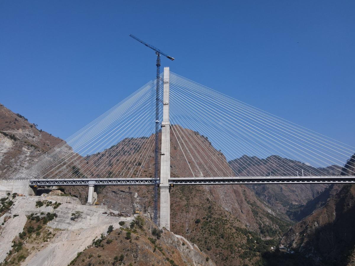 The world's highest railway bridge: चिनाब ब्रिज अब तैयार, जानिए क्या है इसकी खासियतें 2 Anji Bridge